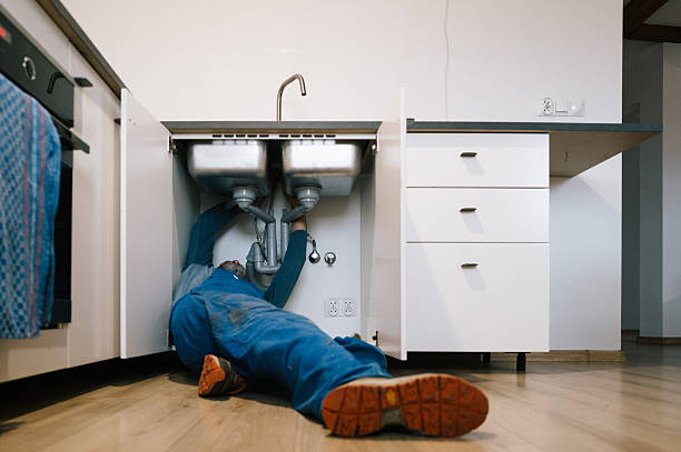 Professional Emergency Plumber technician working in Ellijay, GA